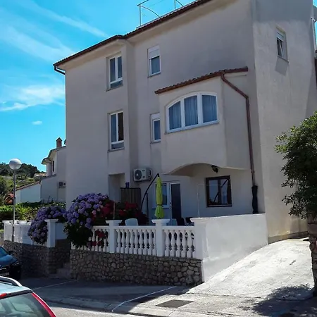 Meri 2 By Interhome شقة